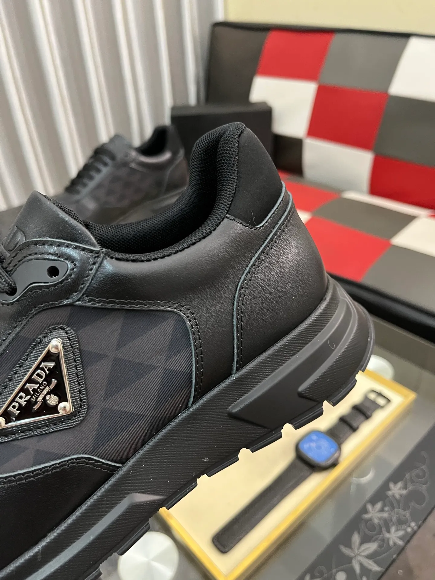 Men's men's shoes 💰420⌚️⌚️ Prada/Prada Men's new casual shoes, this sports shoe is made of imported calfskin upper with breathable mesh and breathable mesh lining. The foot pads are made of sheepskin, and the outsole is made of non-slip sports exclusive rubber outsole with logo. It feels good on the feet and is a fashionable item! Size: 38-442️⃣Colors available
